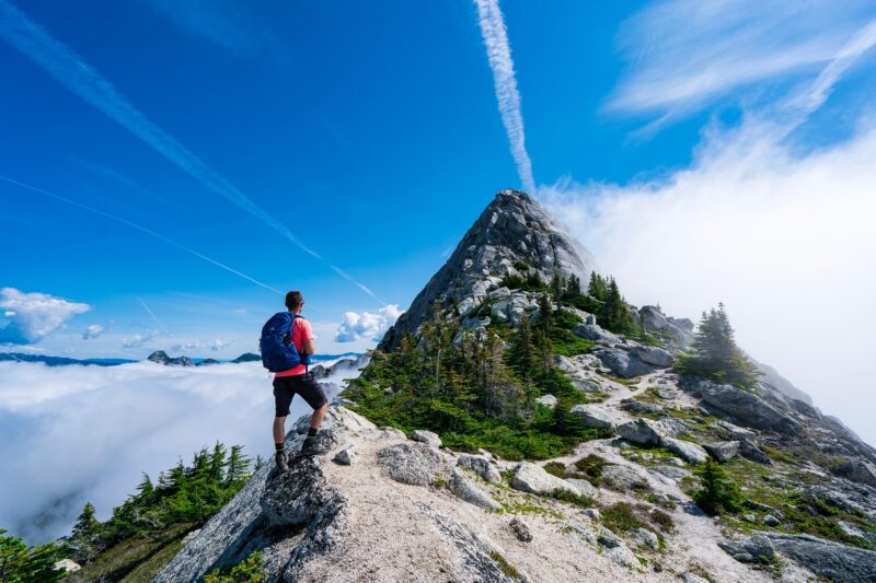 Hiking: benefits and best hiking places.